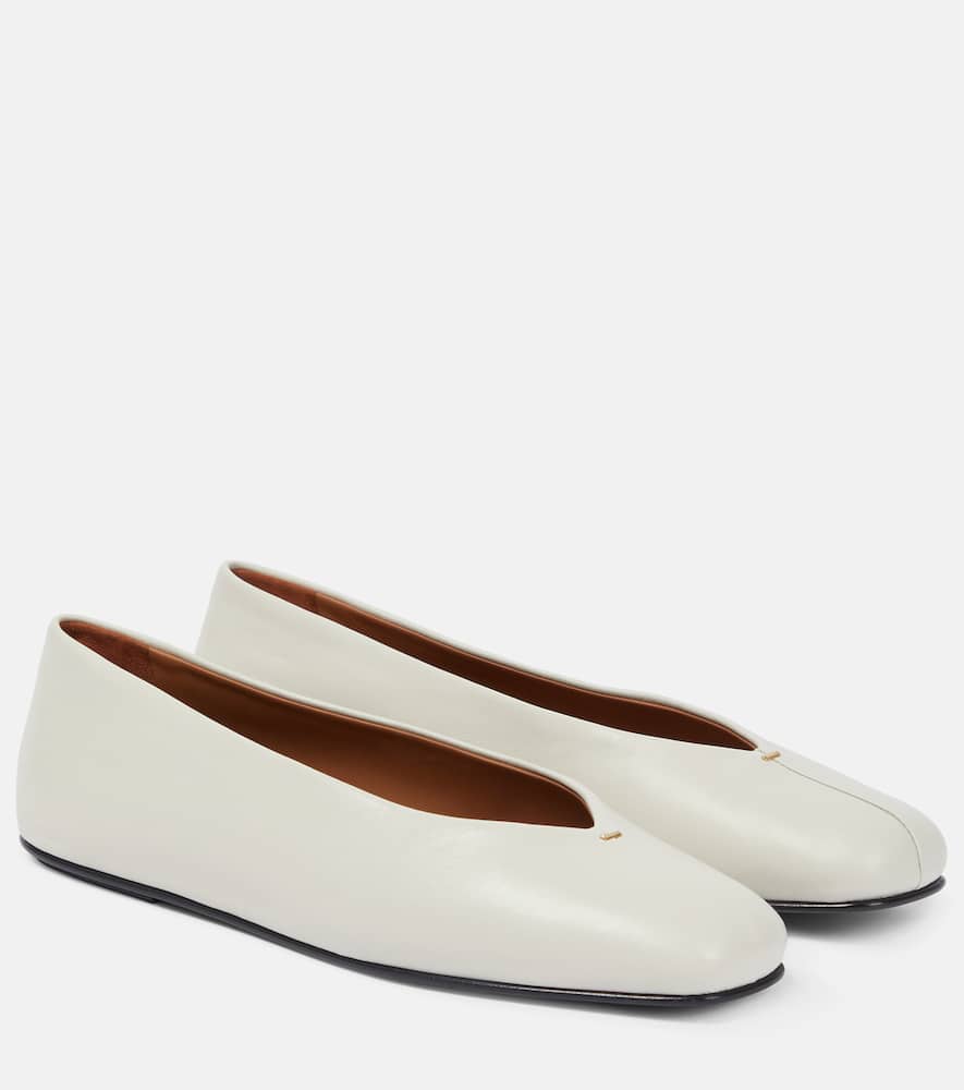 The Row Eva Leather Ballerina Flats In Ivory