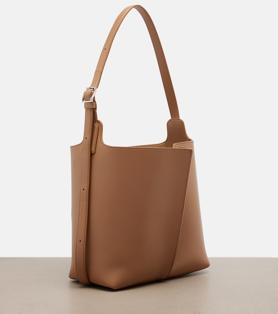 Bilbao Medium Leather Bucket Bag