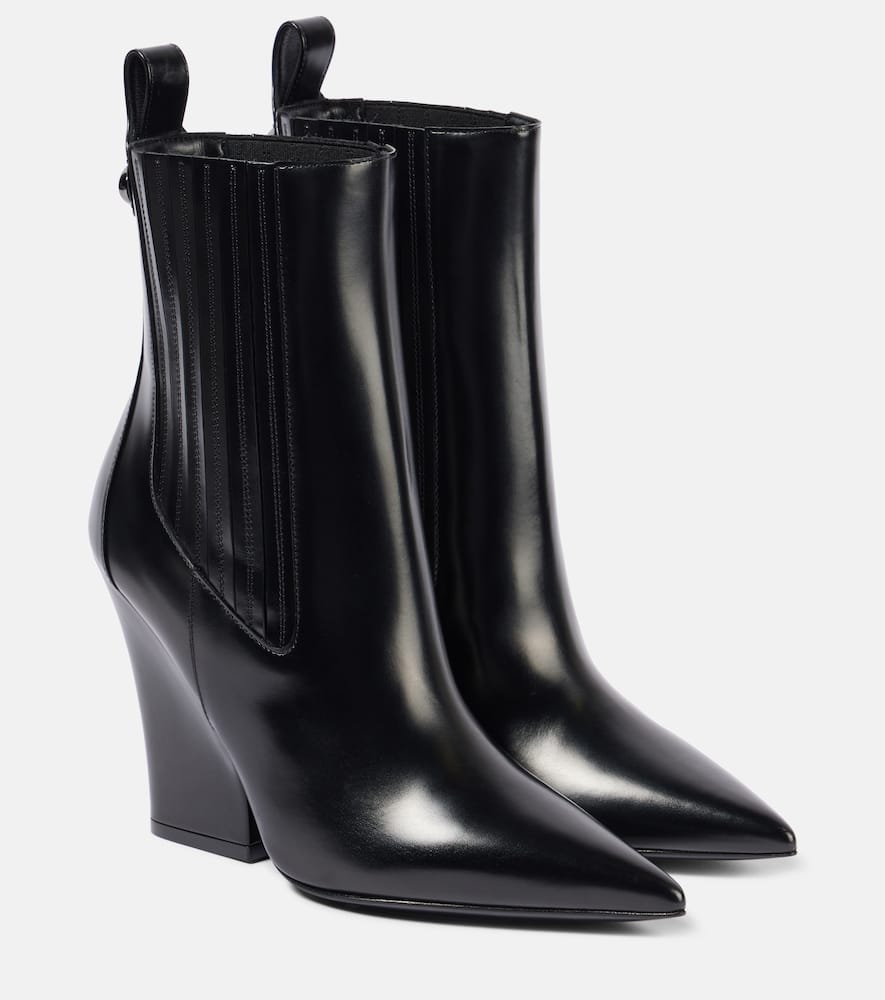 VLogo Lockette leather ankle boots