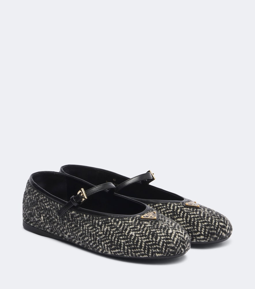 Prada Ballerines Mary Jane 800 €