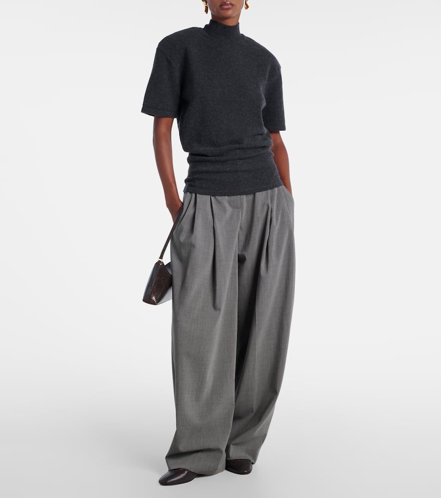 Jacquemus Knitted Wool And Cashmere Sweater In Gray