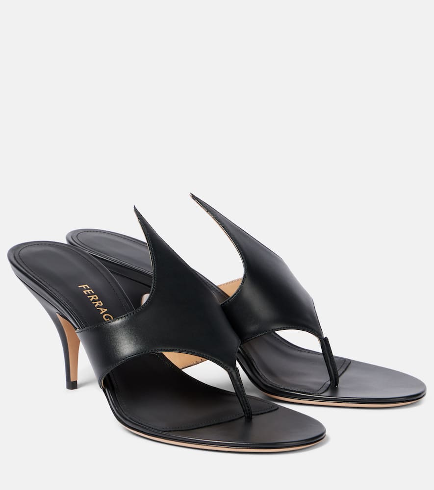 Ferragamo Sabot Infradito Lyrai In Pelle Nera Donna In Black