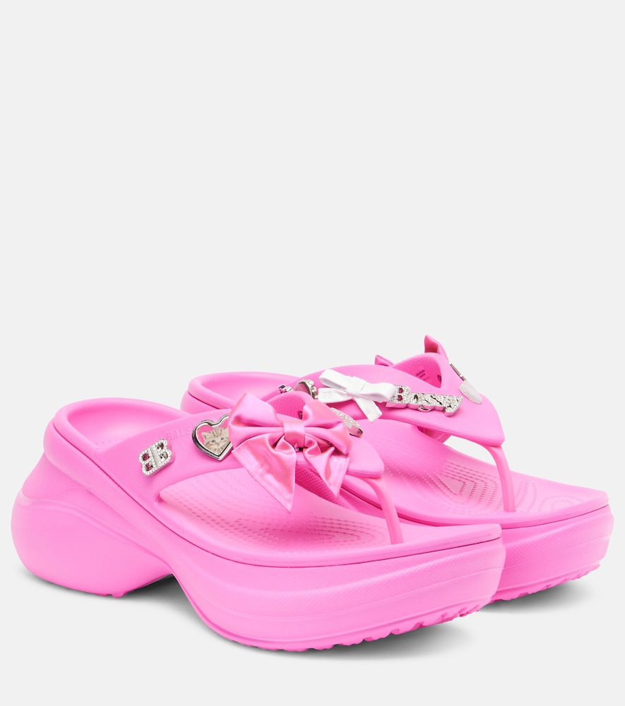 Balenciaga x Crocs Tongs plateforme Jibbitz 595 €