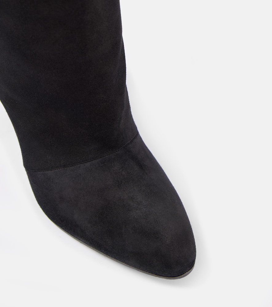 Manolo Blahnik Overknee-stiefel Gardahi 105 Aus Veloursleder In Schwarz