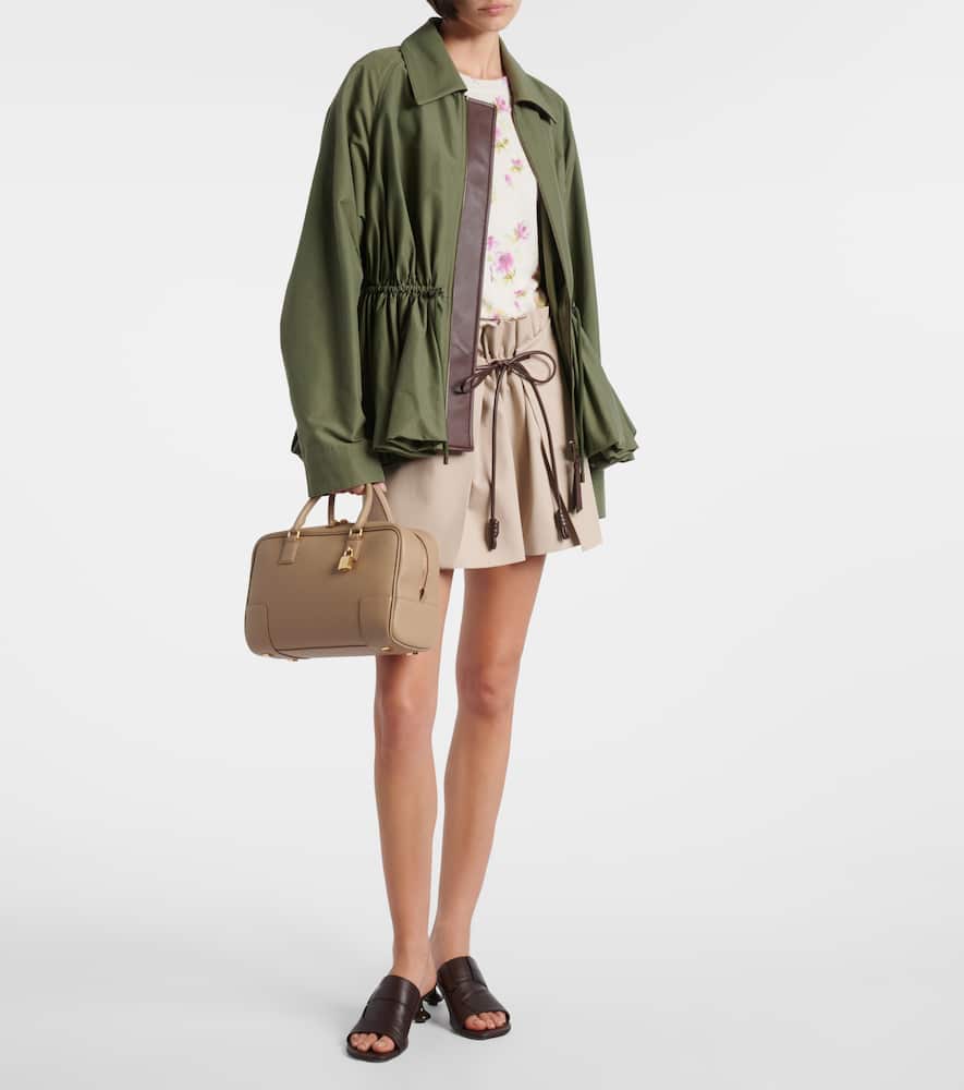 Loewe Amazona 28 Leather Tote Bag In Sand