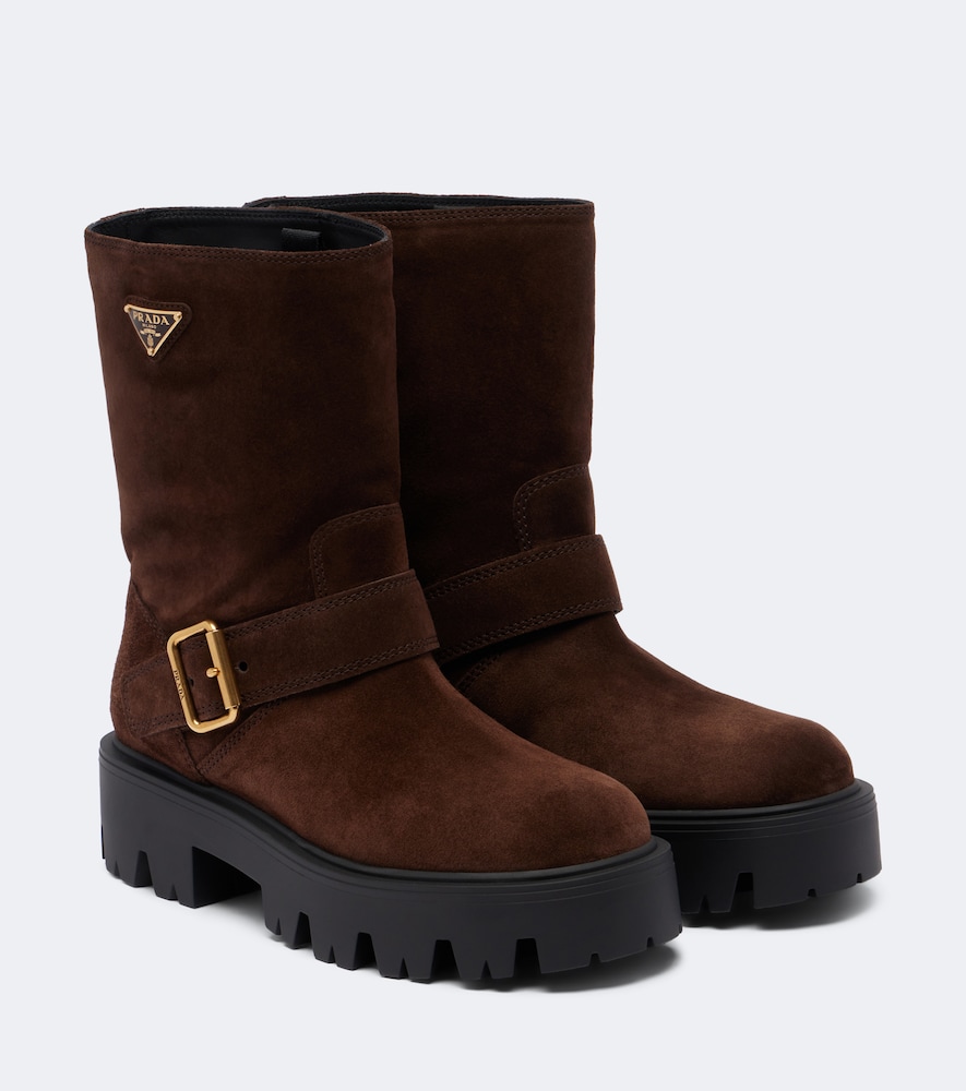 Prada Bottines en daim logo 1600 €