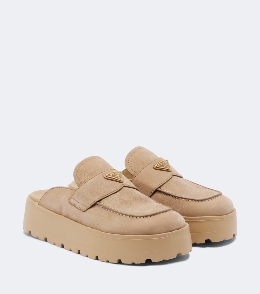 Mules in suede