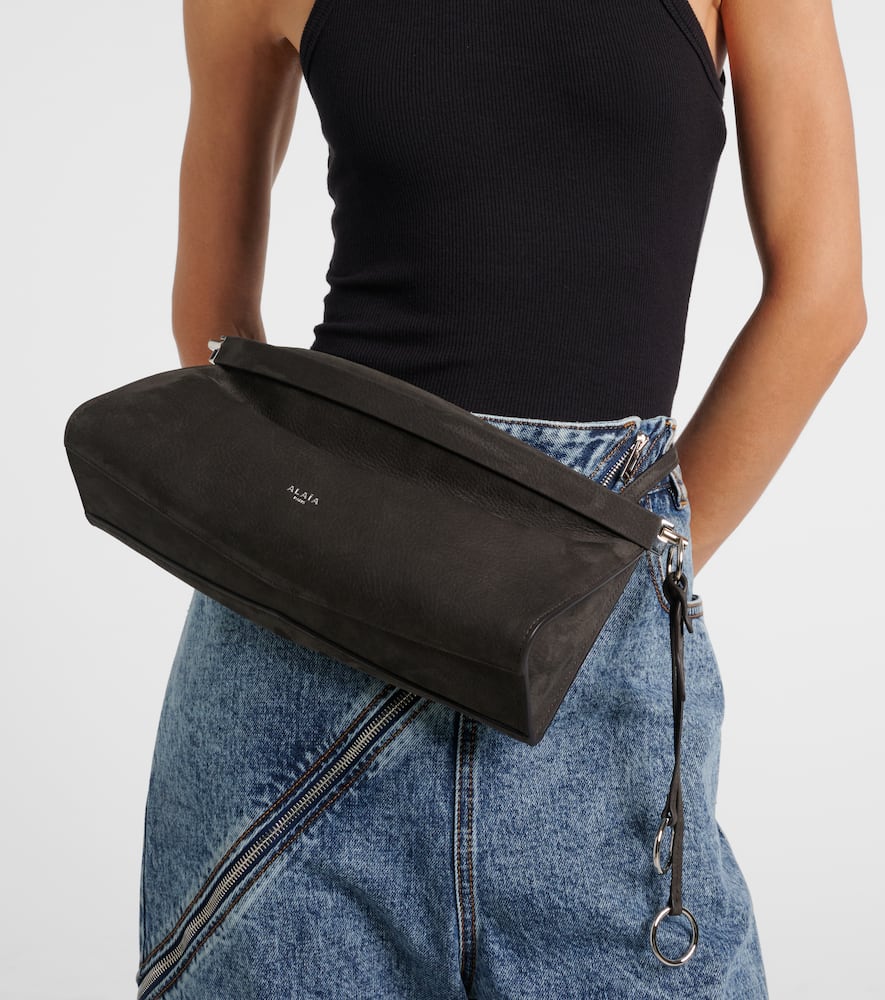 Alaïa Le Click East West Medium Shoulder Bag In Gray