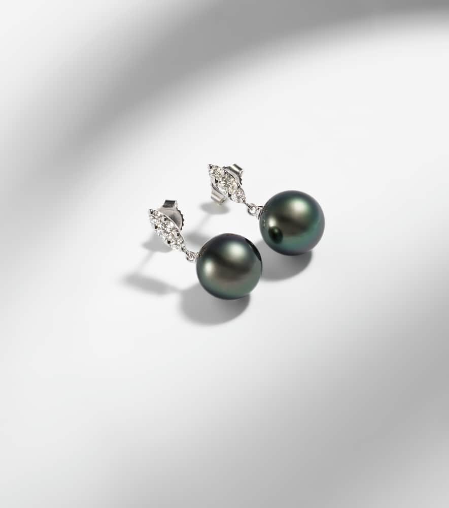 MIKIMOTO 18KT WHITE GOLD DROP EARRINGS WITH PEARLS AND DIAMONDS