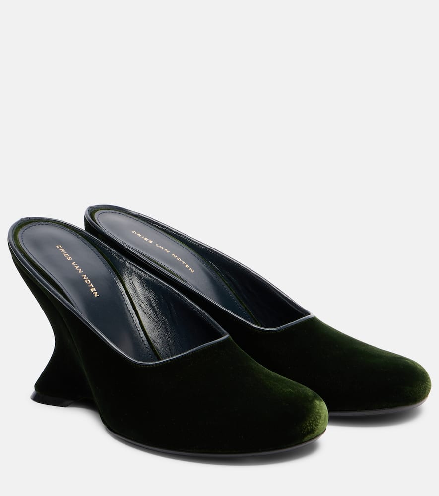 Dries Van Noten 95 Velvet Wedges In Purple