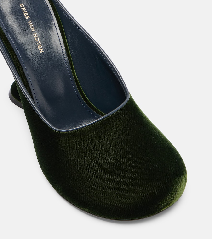 Dries Van Noten 95 Velvet Wedges In Purple