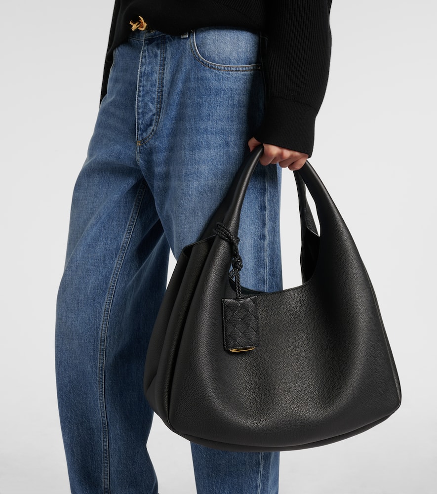 Bottega Veneta Great Campana Leather Shoulder Bag In Black