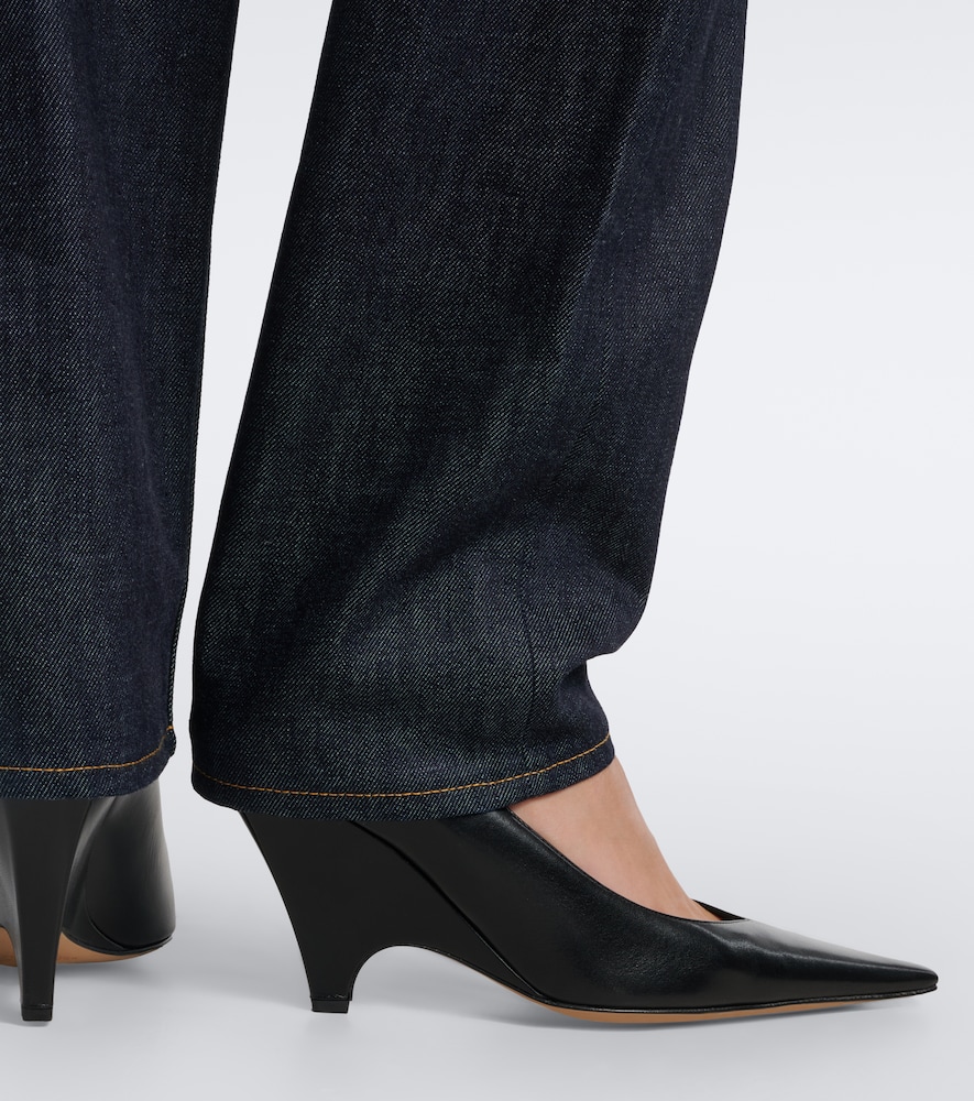 Adut Pumps