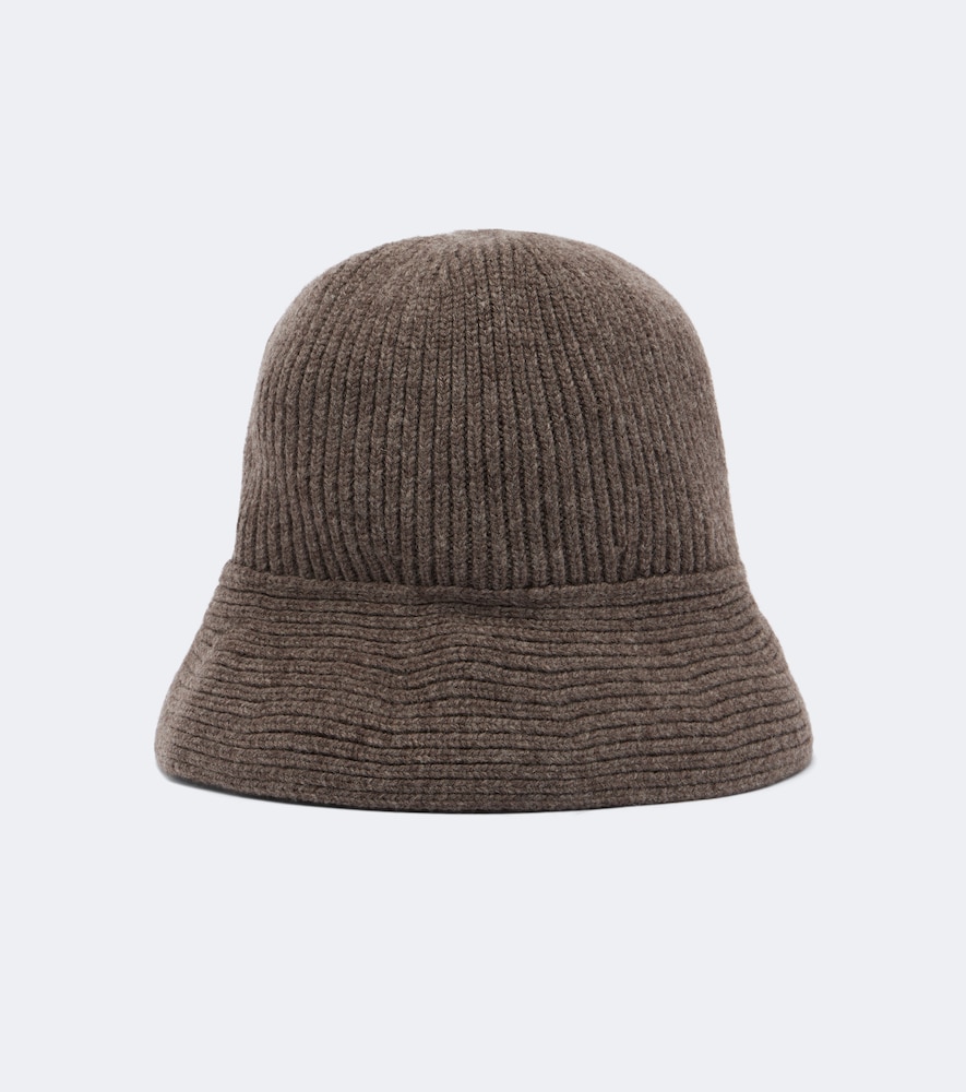 Nour Hammour Bob Bruno en cachemire et laine 250 €