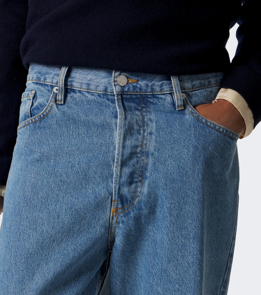 Wide-Leg Jeans