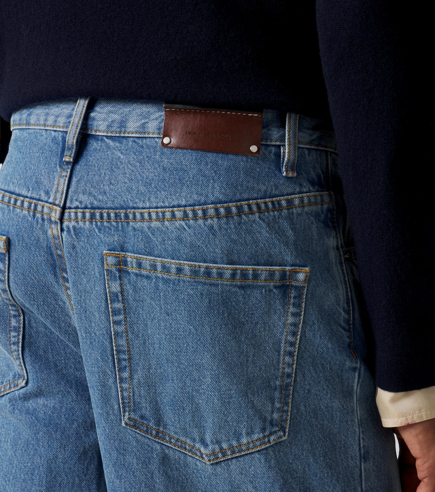 Wide-Leg Jeans