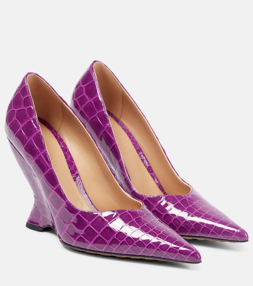 Bottega Veneta Gloss Croc Pumps In Venom