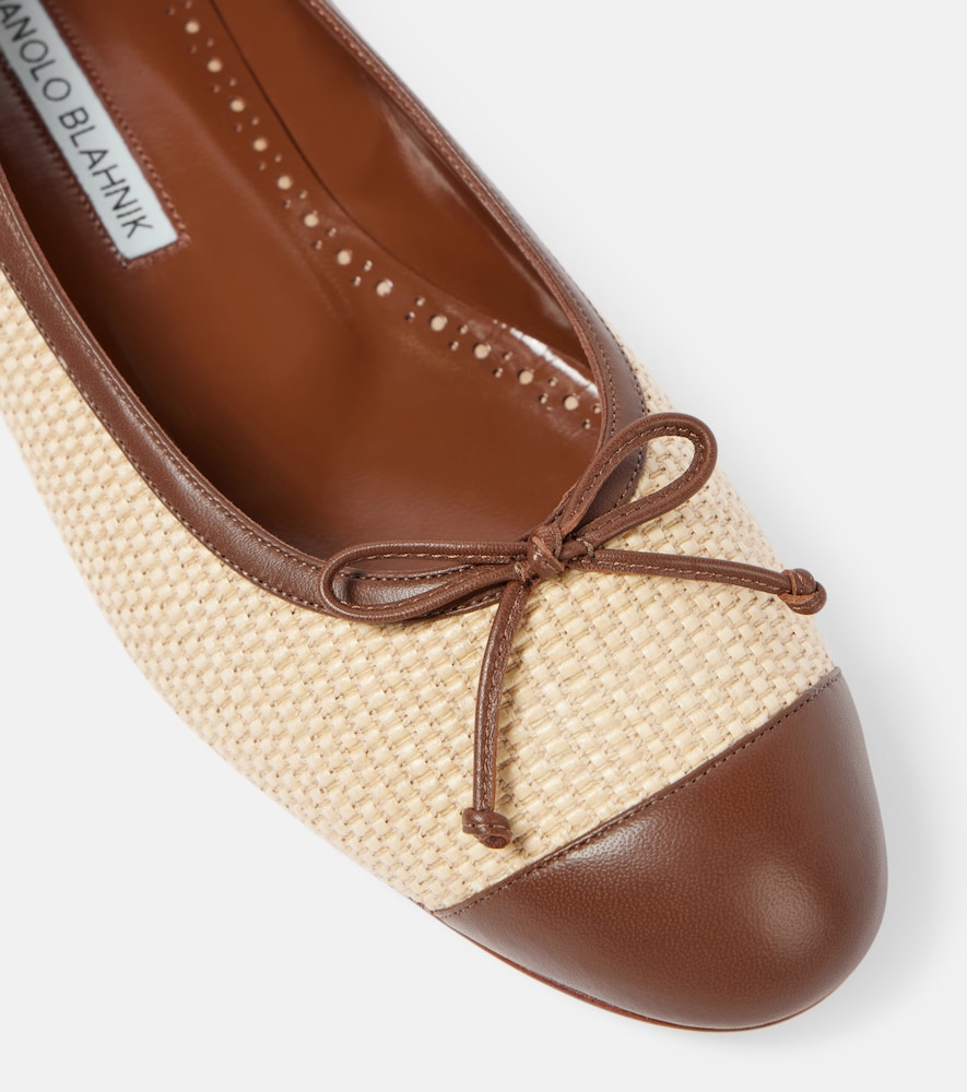  Manolo Blahnik Manolo Blahnik Ballerinas Capbal Aus Raffiabast Mit Leder 