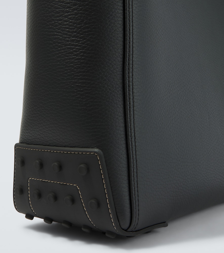  Tod's Tod's Medium Leather Tote Bag 