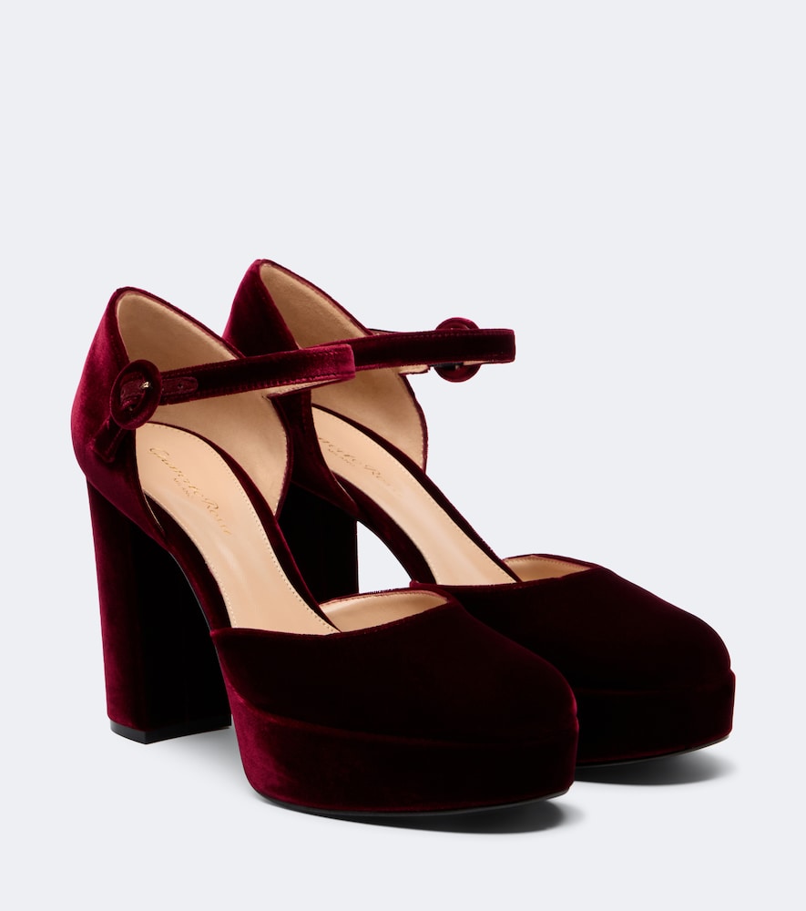 Plateaupumps aus Samt
