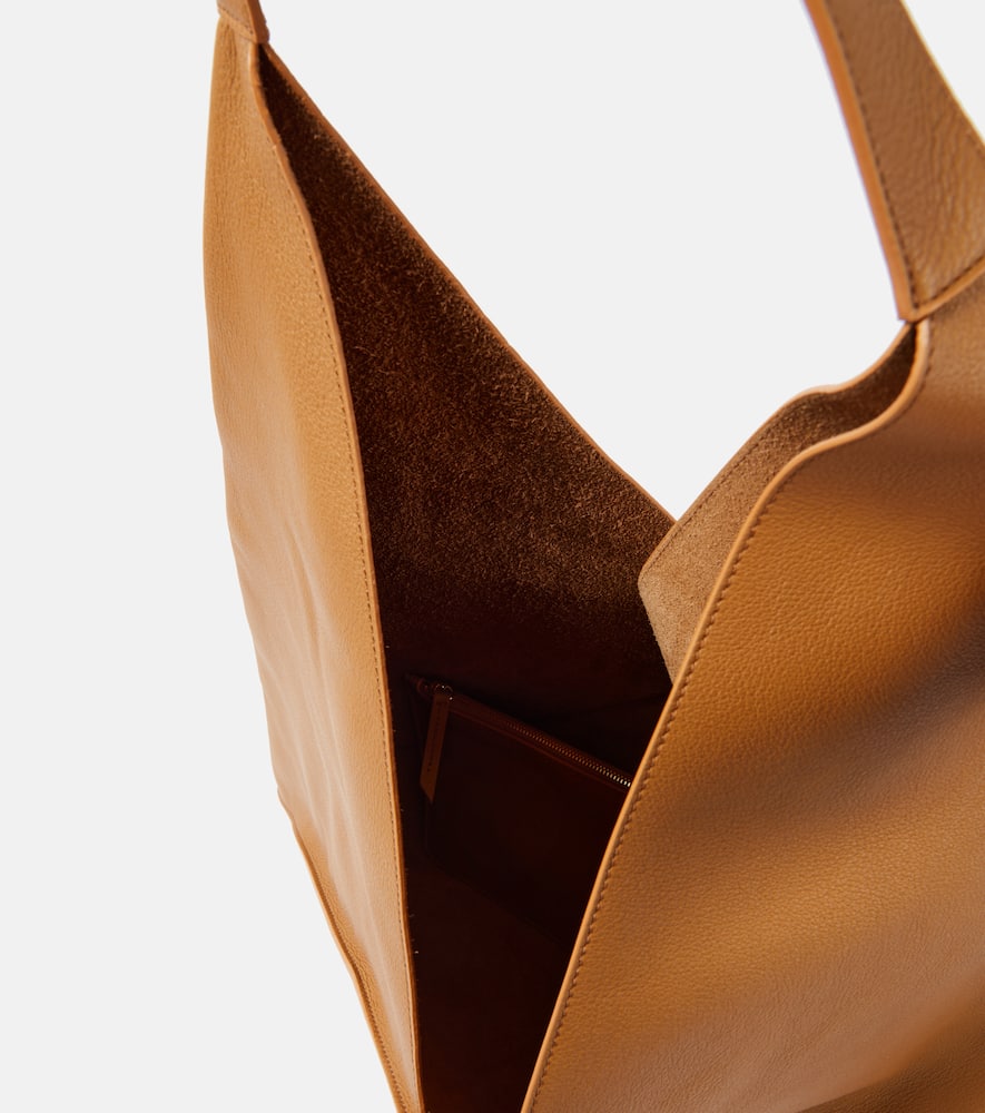 Khaite Sara Leather Tote Bag In Nougat