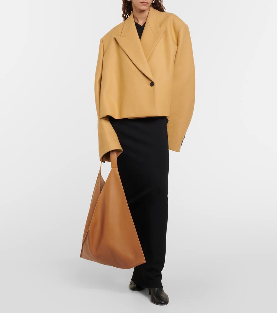 Khaite Sara Leather Tote Bag In Nougat
