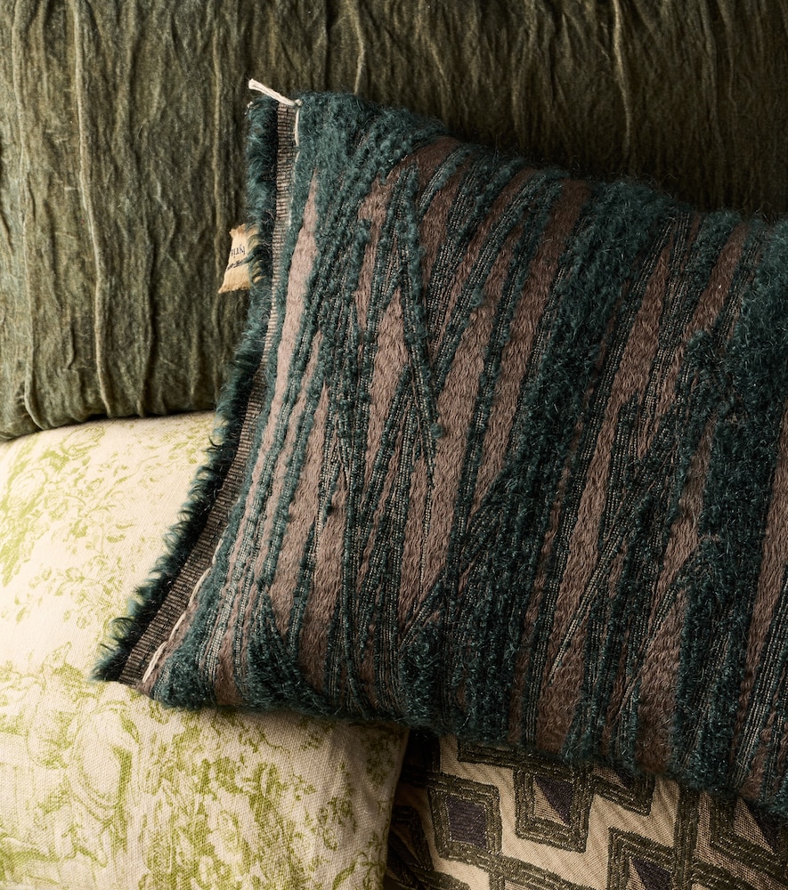  The House Of Lyria The House Of Lyria Coussin Abibo En Mohair, Coton Et Laine Mélangés 