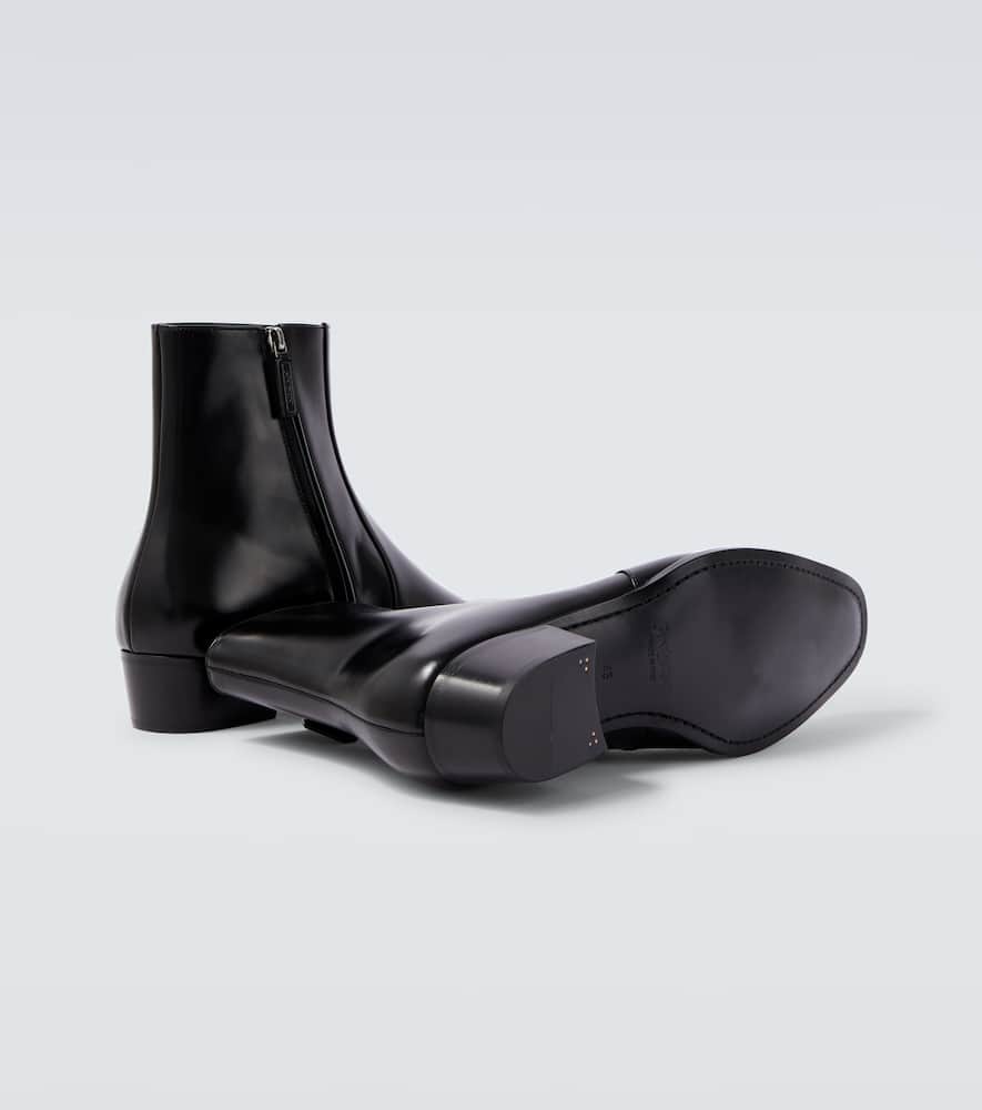 Saint Laurent Roman Boots In Smooth Leather In Black