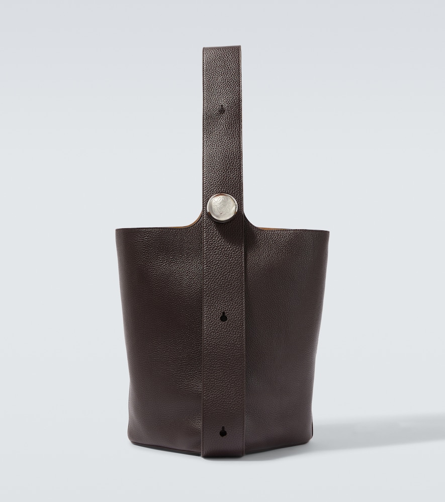 Loewe Sac seau Pebble Large en cuir 2600 €