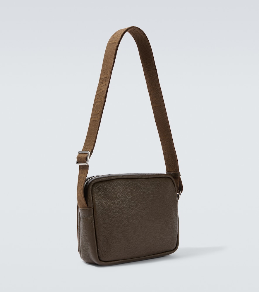  Loewe Loewe Pebble Medium Leather Messenger Bag 
