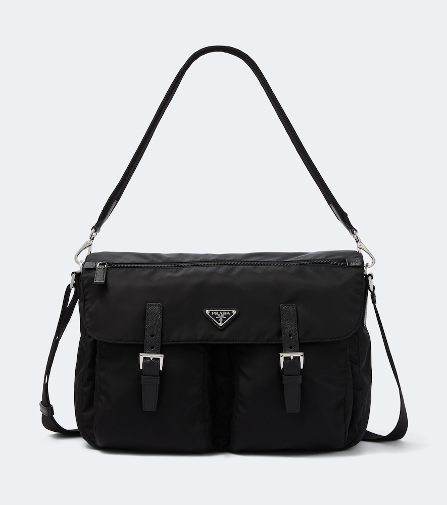 Schultertasche aus Re-Nylon mit Saffiano-Leder