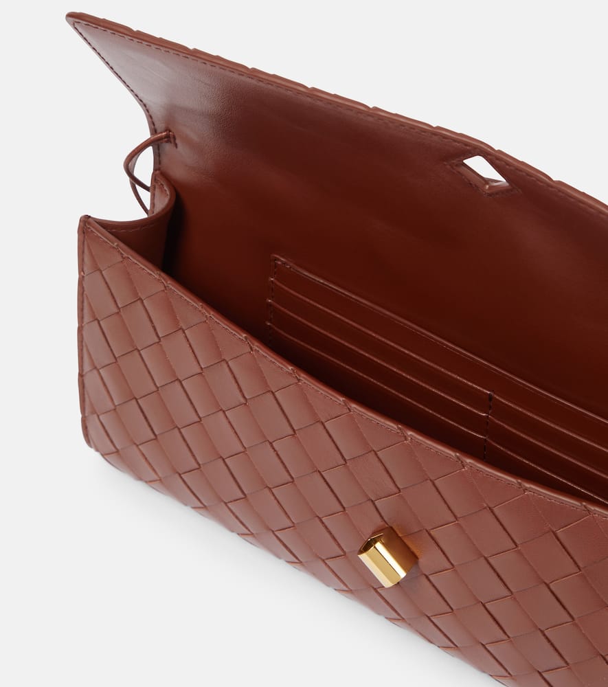 Bottega Veneta Andiamo Knot Intrecciato Leather Clutch In Brown