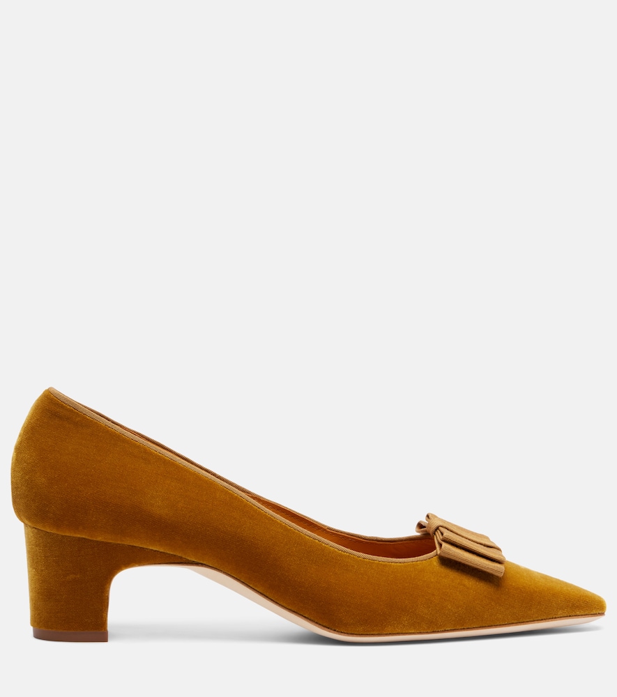  Manolo Blahnik Manolo Blahnik Reador 50 Velvet Pumps 