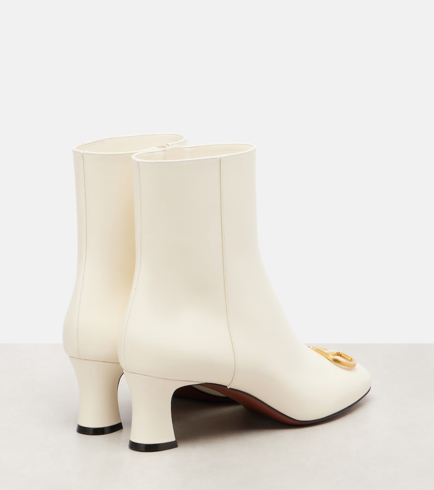  Valentino Garavani Valentino Garavani Vlogo Leather Ankle Boots 
