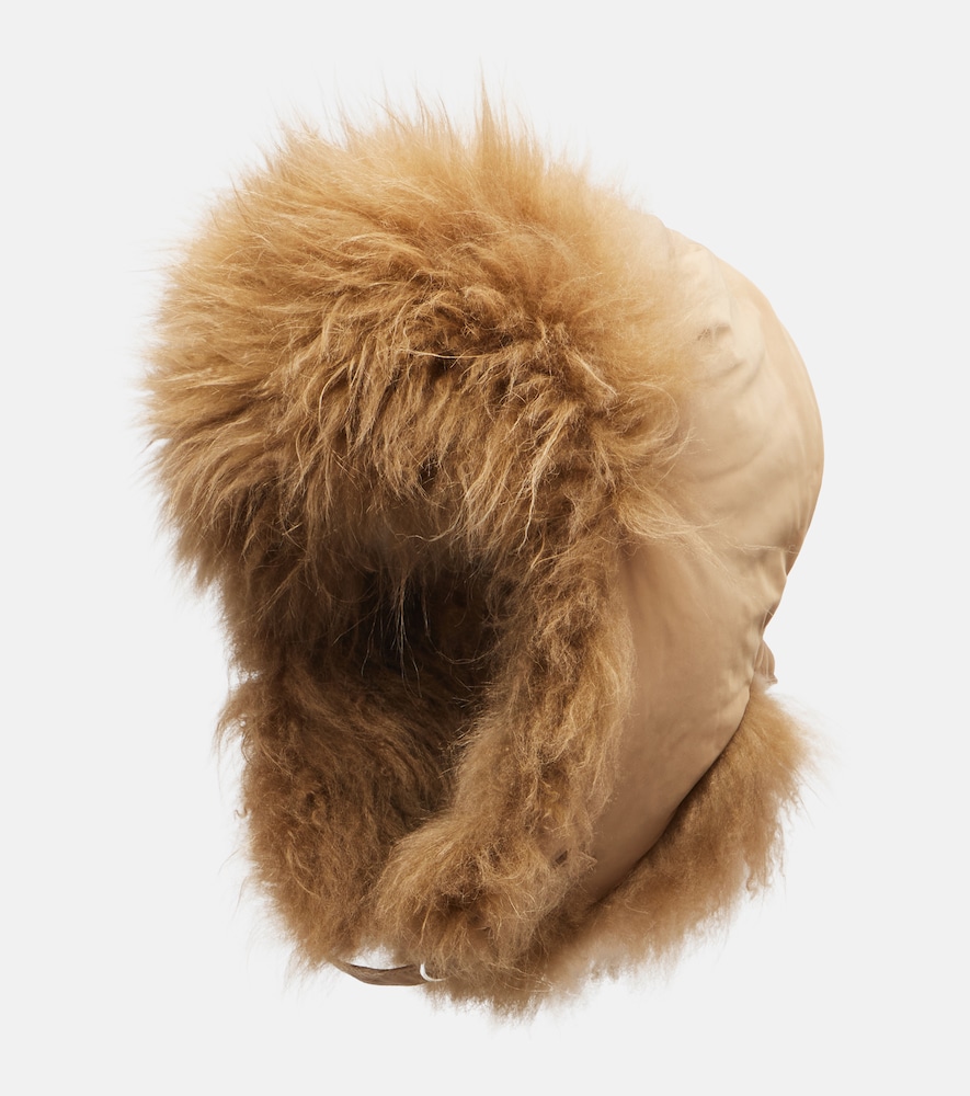 Yves Salomon Chapeau doudoune en shearling 240 €
