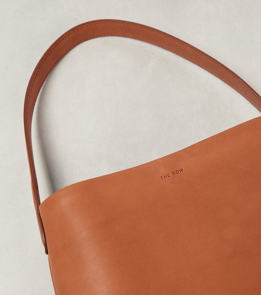 The Row Park N/s Small Leather Tote Bag In Brown