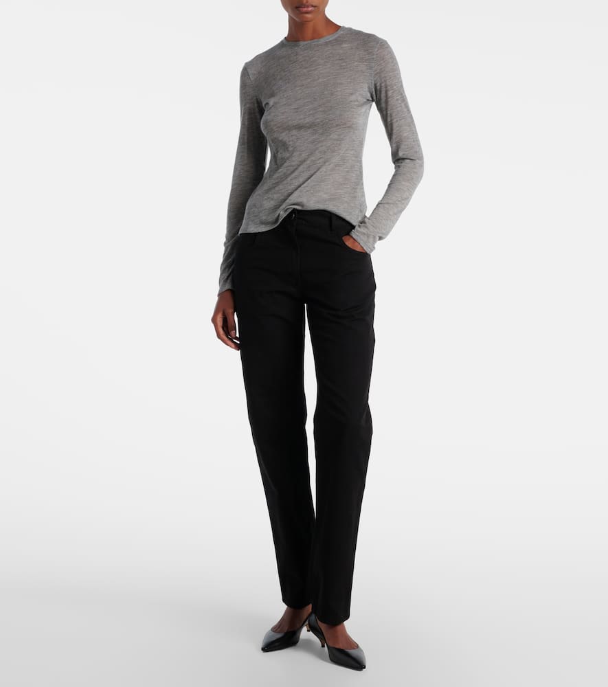 The Row Iverness Knitted Cashmere Top In Gray