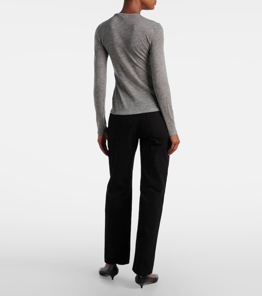 The Row Iverness Knitted Cashmere Top In Gray