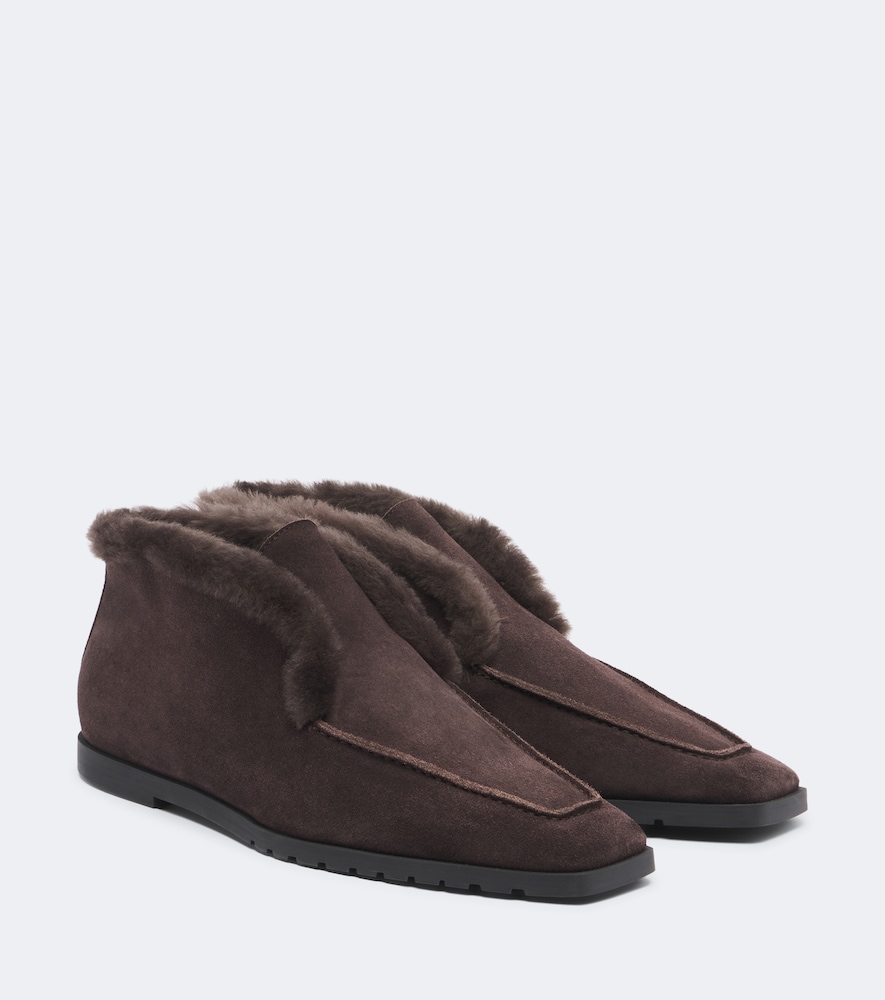 Ankle Boots aus Veloursleder mit Shearling