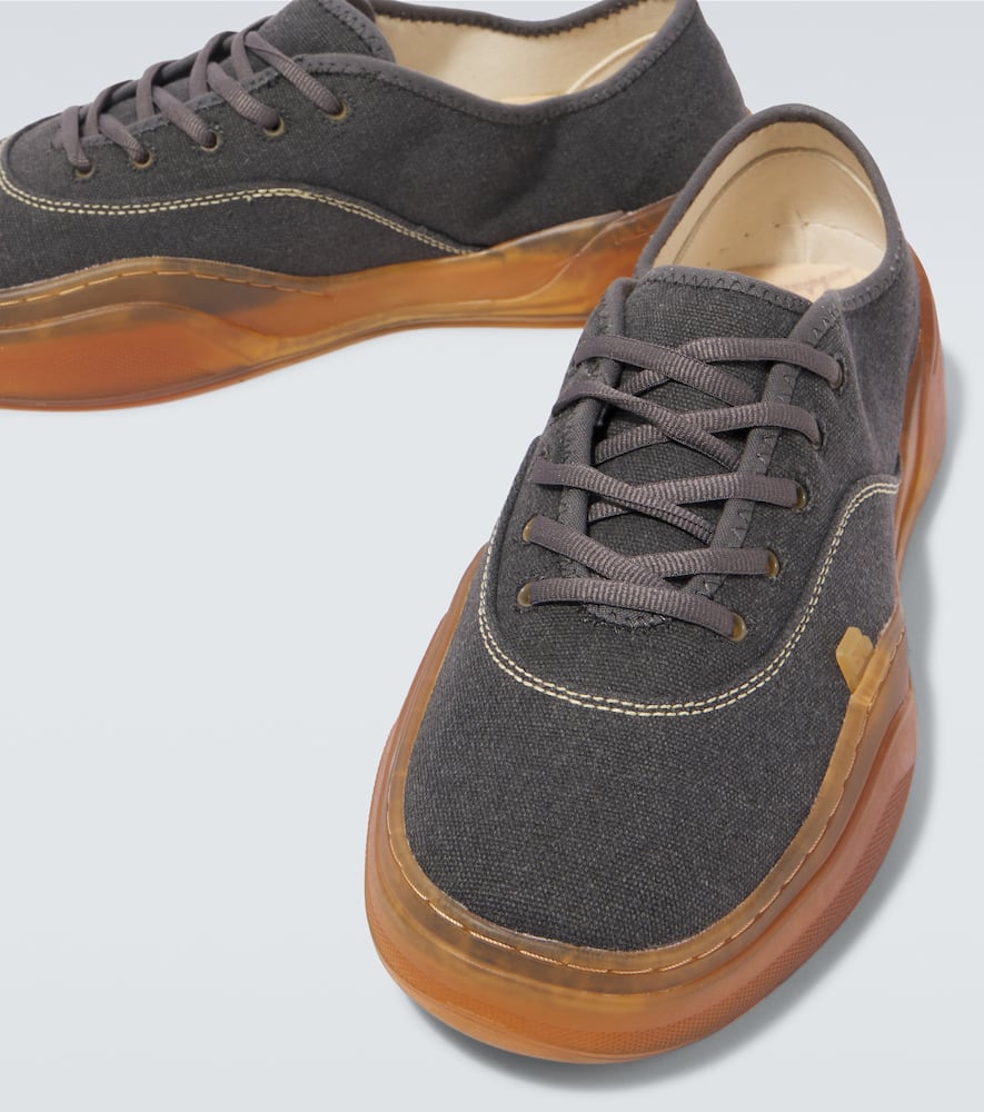 Erl Round Toe Low-top Sneakers In Black