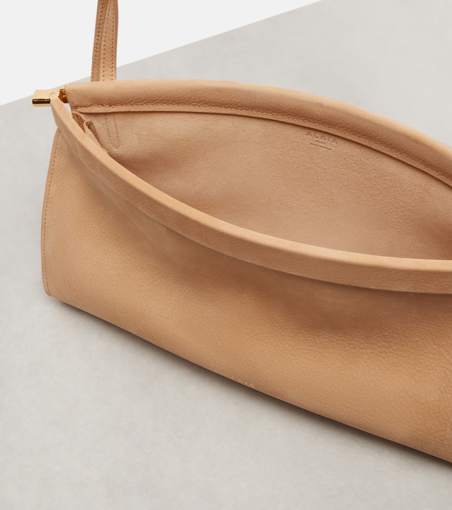 Alaïa Le Click Medium Leather Shoulder Bag In Sand