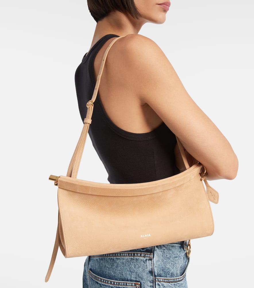 Alaïa Le Click Medium Leather Shoulder Bag In Sand