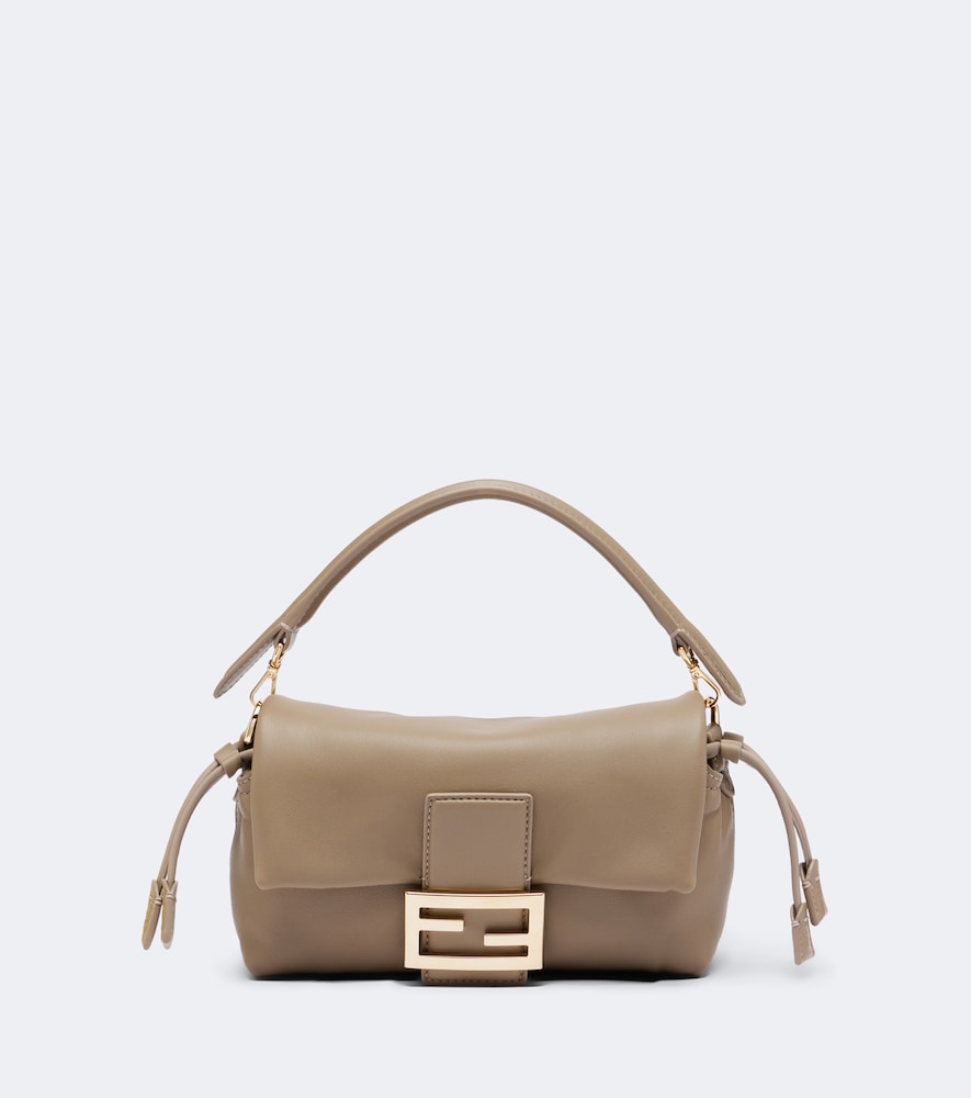 Fendi Sac port paule Baguette Small en cuir 2100 €