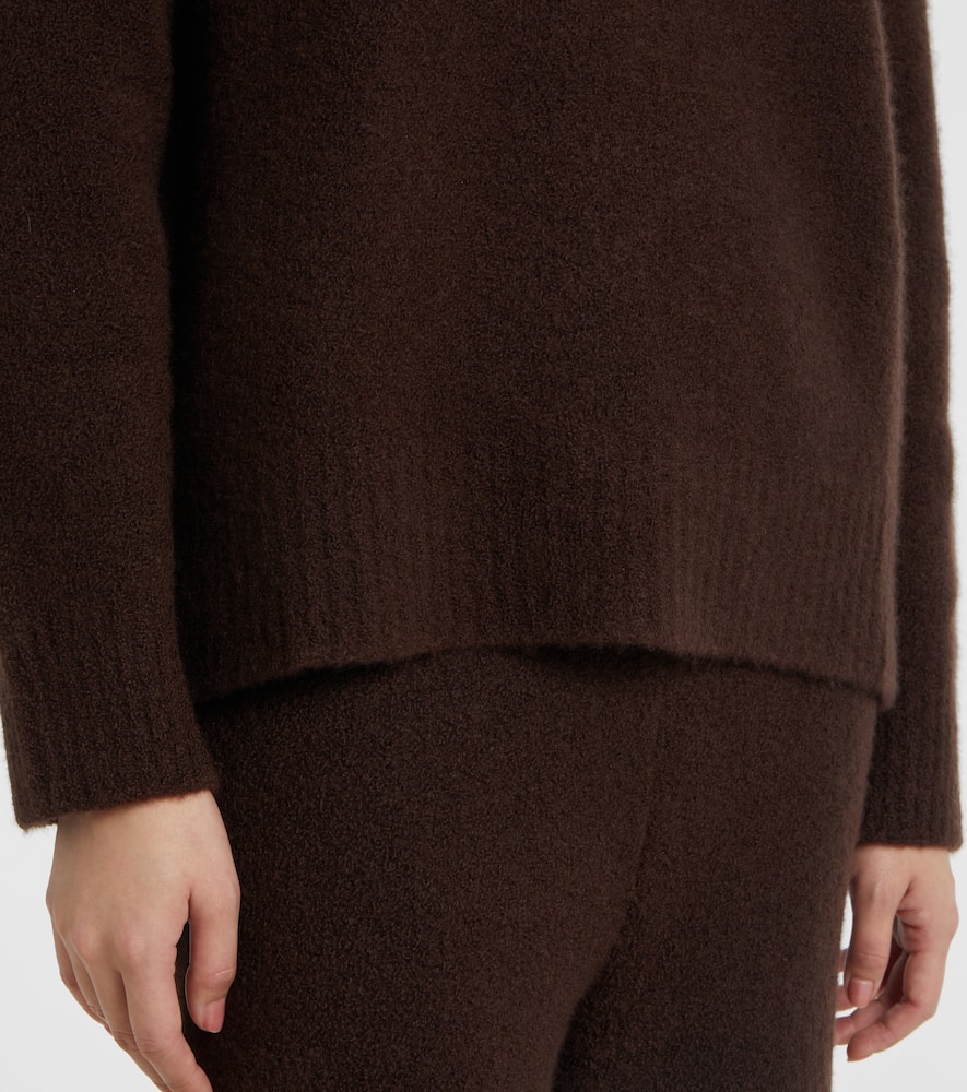 Lisa Yang Elwinn Cashmere-blend Turtleneck Sweater In Chestnut Bouclé