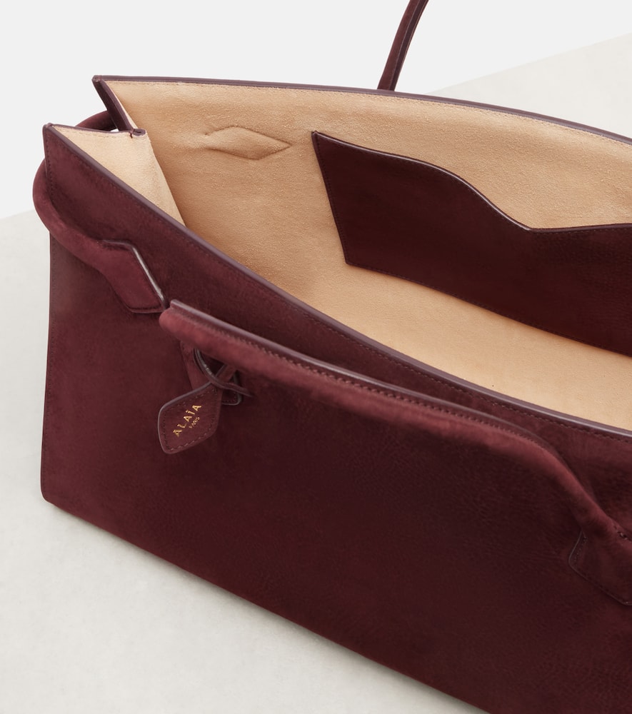 Alaïa Le Teckel Large Leather Shoulder Bag In Burgundy