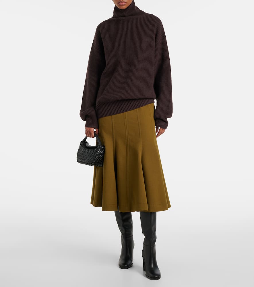 Extreme Cashmere N°317 Nisse Cashmere Turtleneck Sweater In Brown