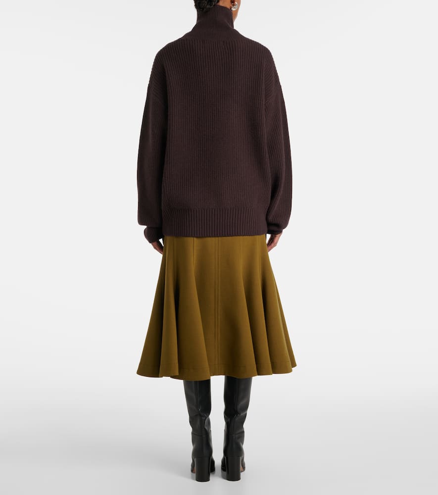 Extreme Cashmere N°317 Nisse Cashmere Turtleneck Sweater In Brown