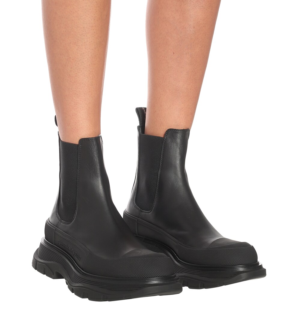 بوت تشيلسي من الجلد Tread - Alexander McQueen | Mytheresa