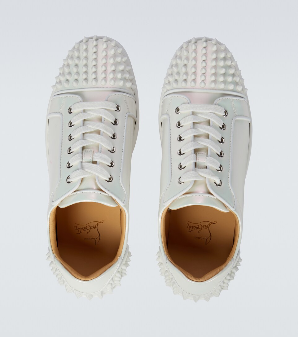 voucher buzz sneakers