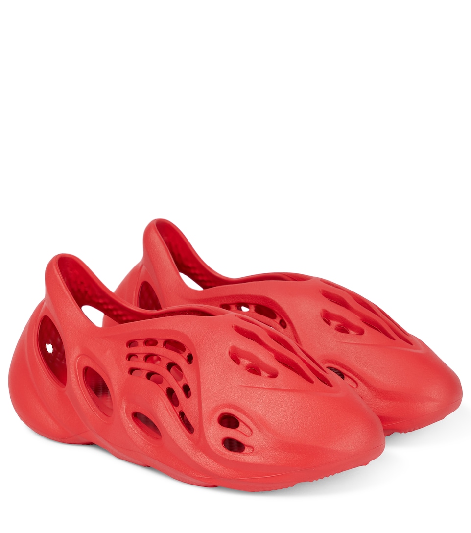 yeezy foamposite 9.5